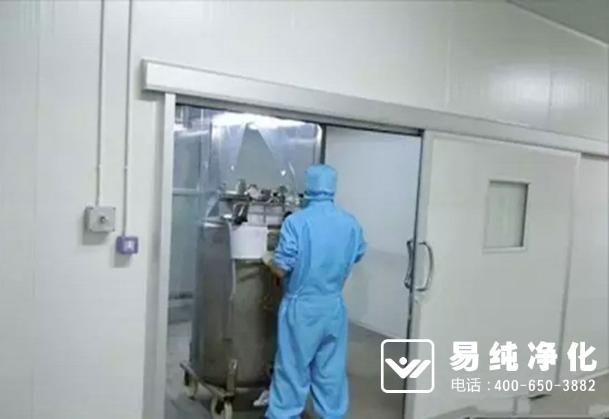2將冷卻后的發酵罐推入潔凈接種室.jpg 2將冷卻后的發酵罐推入潔凈接種室.jpg